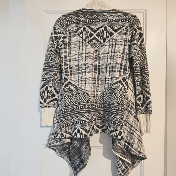 Tiny Anthropologie Mazarin Jacquard Aztec Black and White Cardigan Size Small - Picture 4 of 6